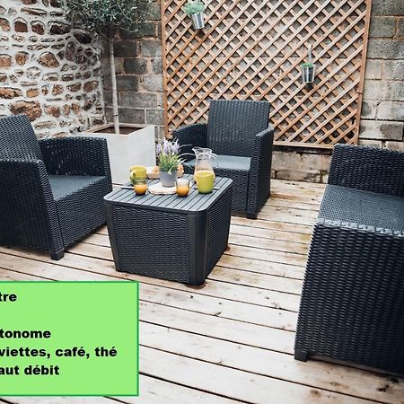 Superbe Appartement Avec Terrasse Au Calme Ernee Exterior photo