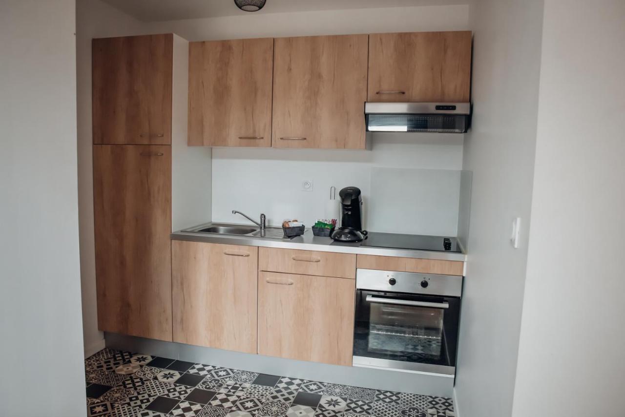 Superbe Appartement Avec Terrasse Au Calme Ernee Exterior photo